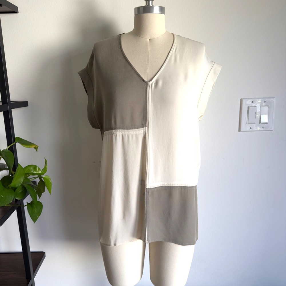 Theory Talda 100% Silk Short Sleeve Color Block V-Neck Blouse-Beige-Size Small